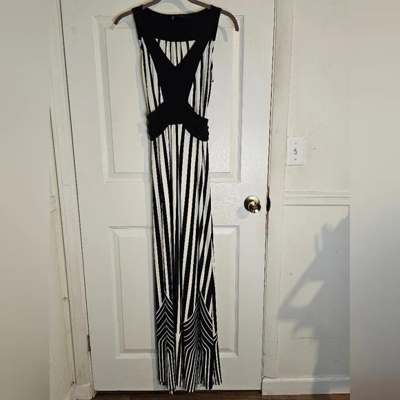 GUC | NEW DIRECTIONS | S - Picture 2 of 16